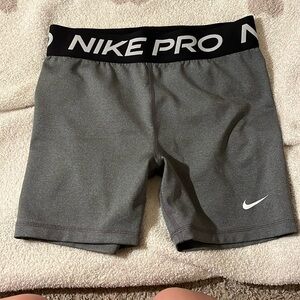 Women’s Nike Pro “5